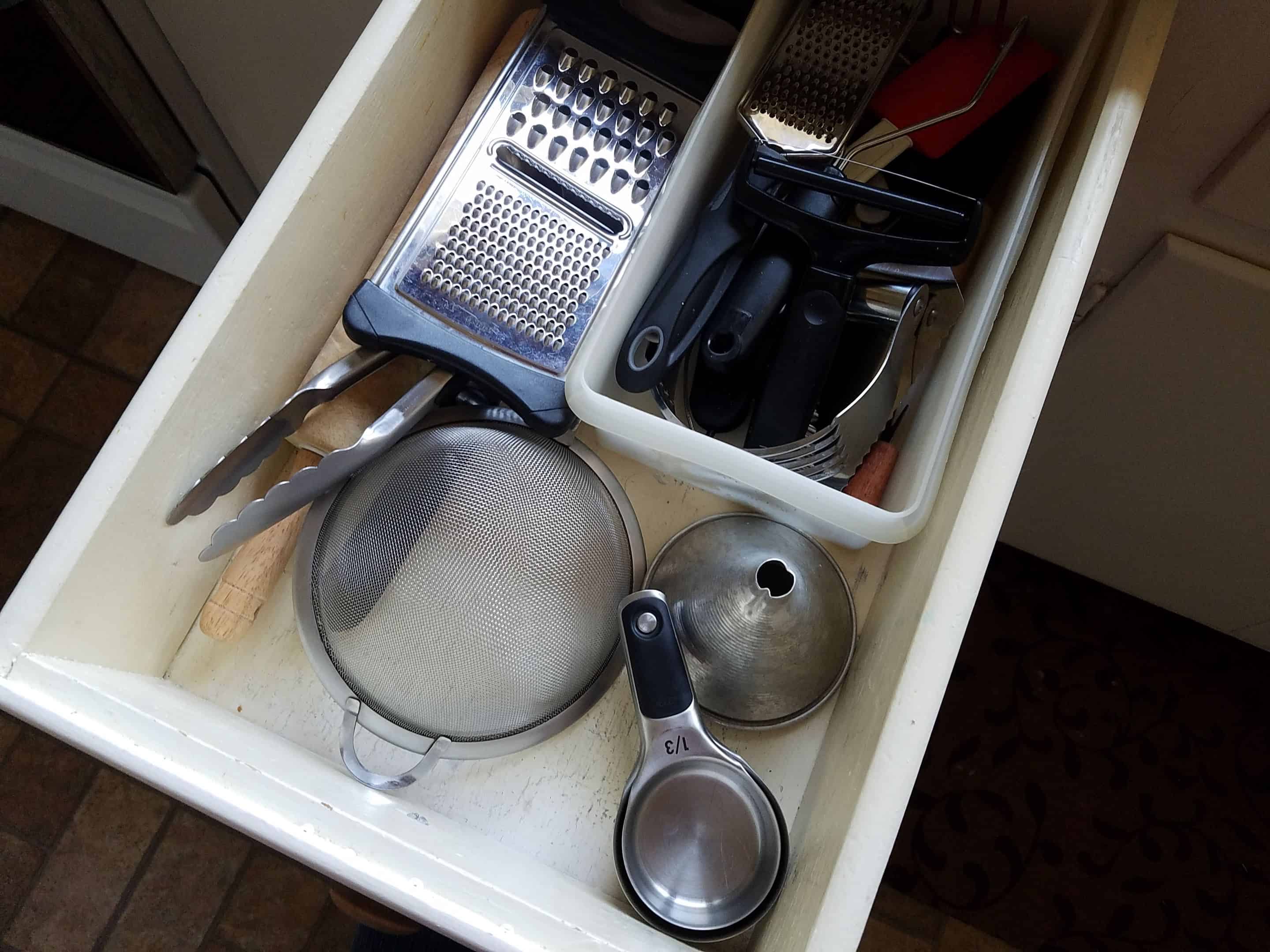 minimalist kitchen utensil drawer