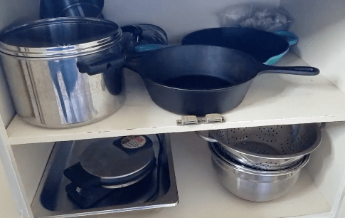 minimalist kitchen pots and pans